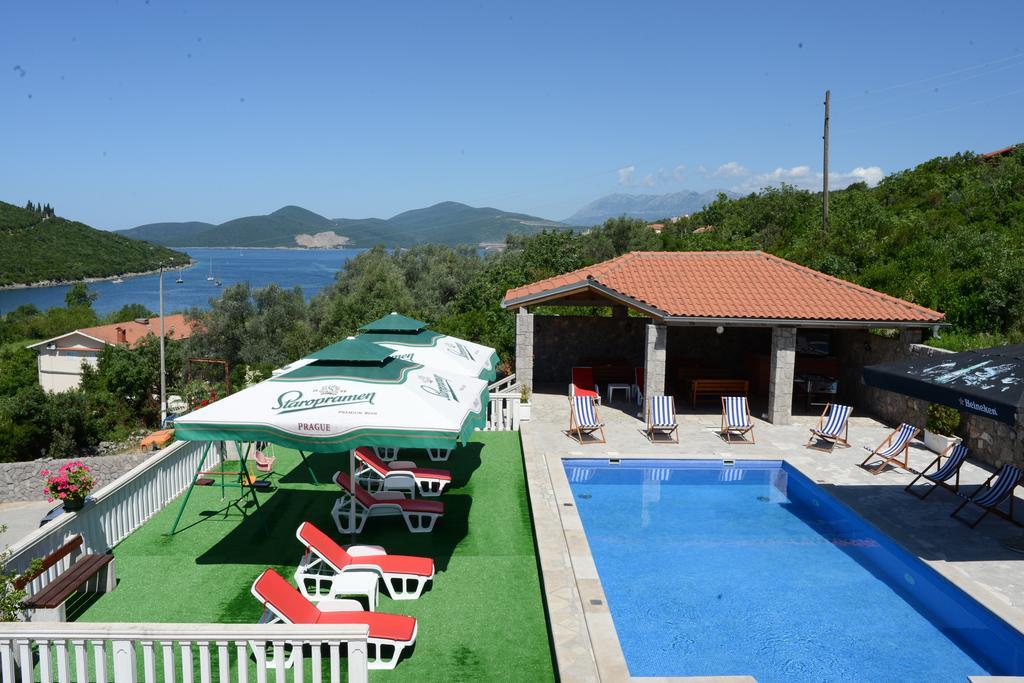 Apartments Vila Lazarevic Tivat Bagian luar foto