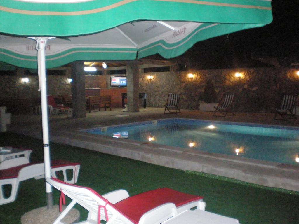Apartments Vila Lazarevic Tivat Bagian luar foto