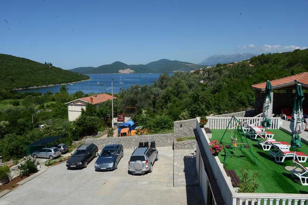 Apartments Vila Lazarevic Tivat Bagian luar foto