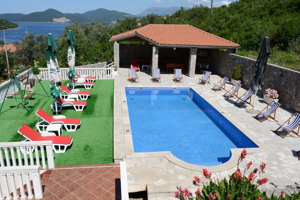 Apartments Vila Lazarevic Tivat Bagian luar foto