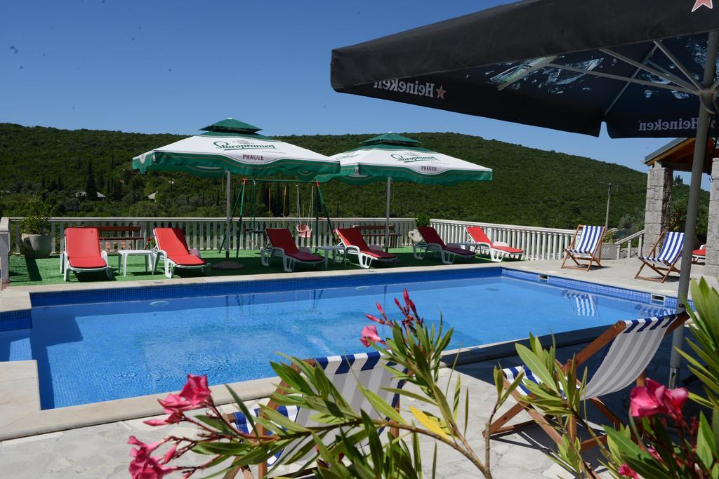 Apartments Vila Lazarevic Tivat Bagian luar foto
