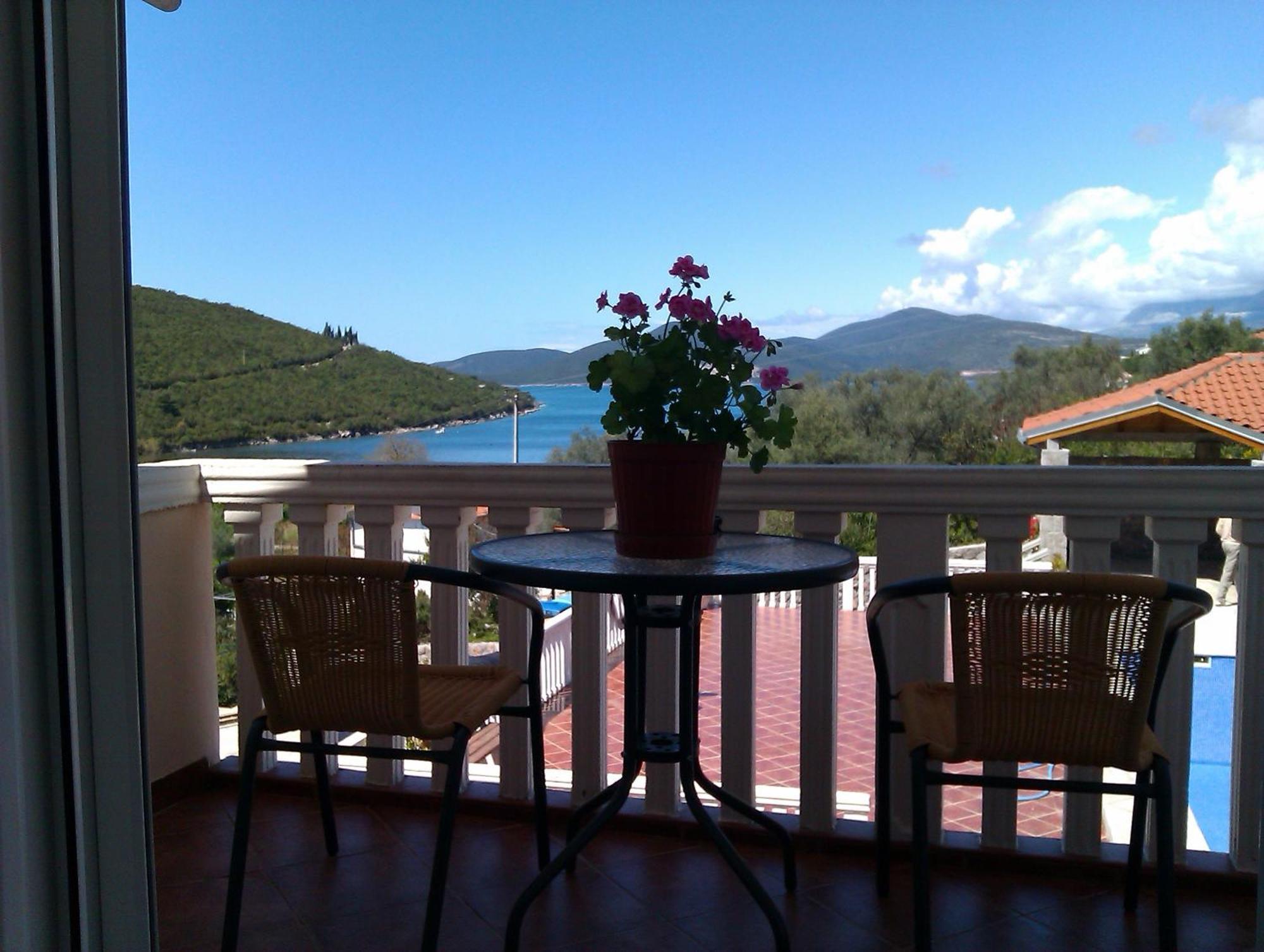 Apartments Vila Lazarevic Tivat Bagian luar foto