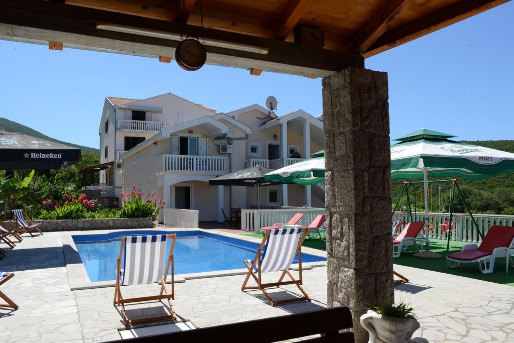 Apartments Vila Lazarevic Tivat Bagian luar foto