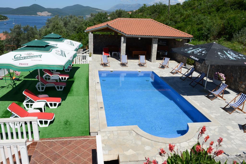 Apartments Vila Lazarevic Tivat Bagian luar foto