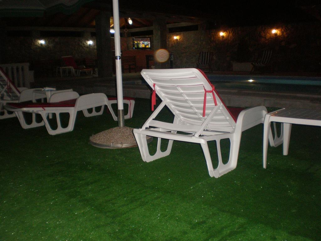 Apartments Vila Lazarevic Tivat Bagian luar foto