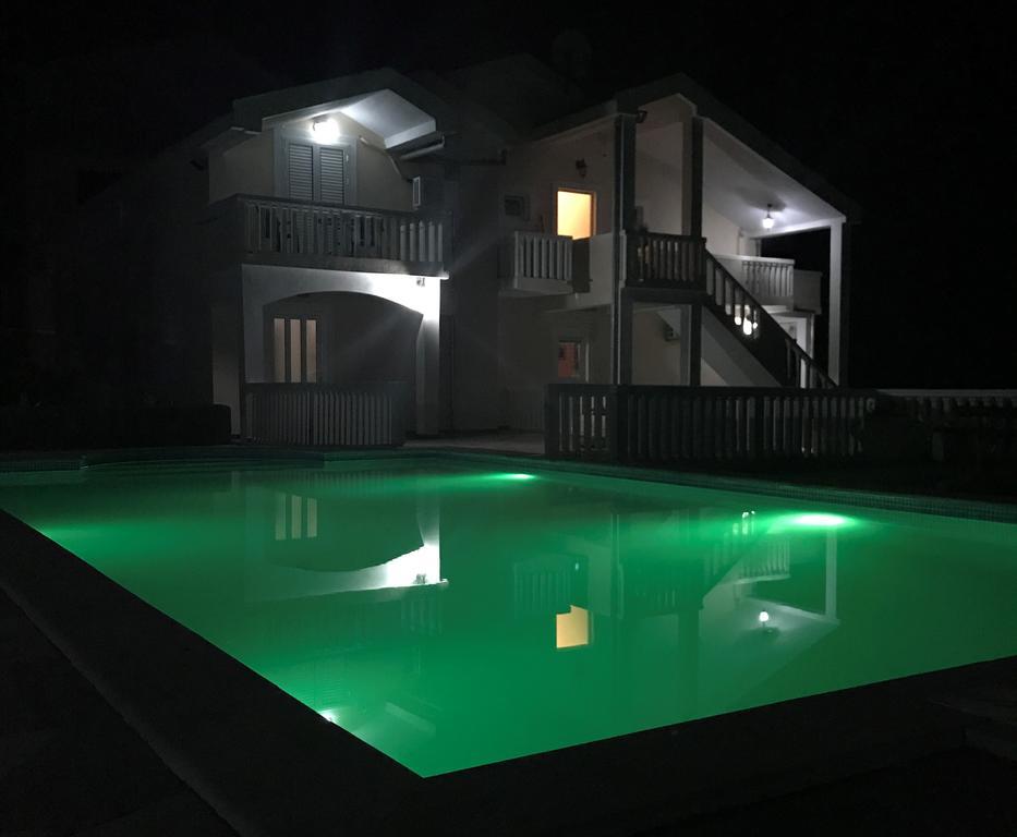 Apartments Vila Lazarevic Tivat Bagian luar foto