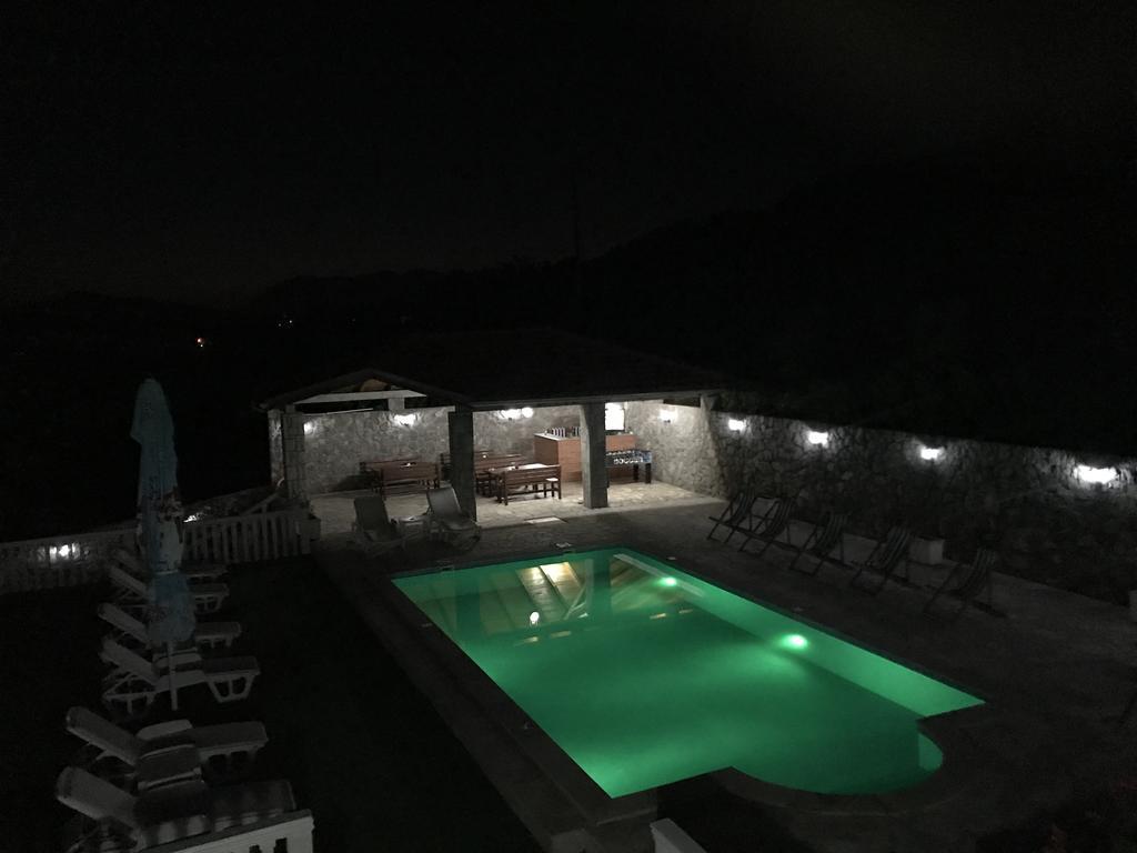 Apartments Vila Lazarevic Tivat Bagian luar foto