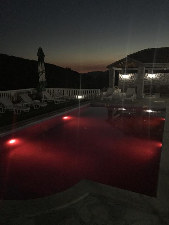 Apartments Vila Lazarevic Tivat Bagian luar foto