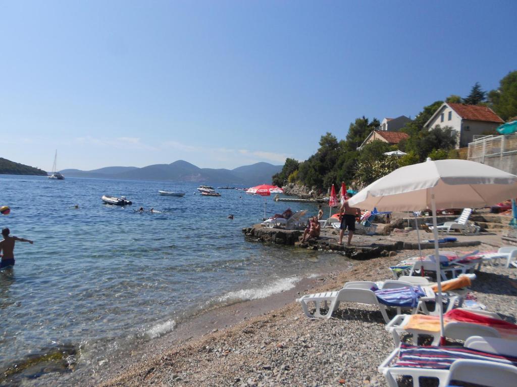Apartments Vila Lazarevic Tivat Bagian luar foto