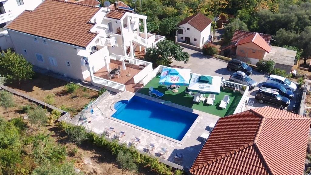 Apartments Vila Lazarevic Tivat Bagian luar foto