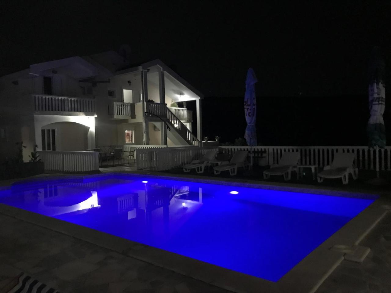 Apartments Vila Lazarevic Tivat Bagian luar foto