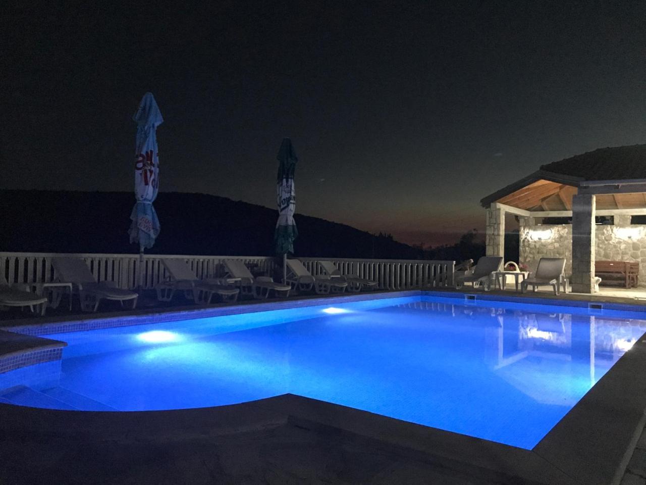 Apartments Vila Lazarevic Tivat Bagian luar foto
